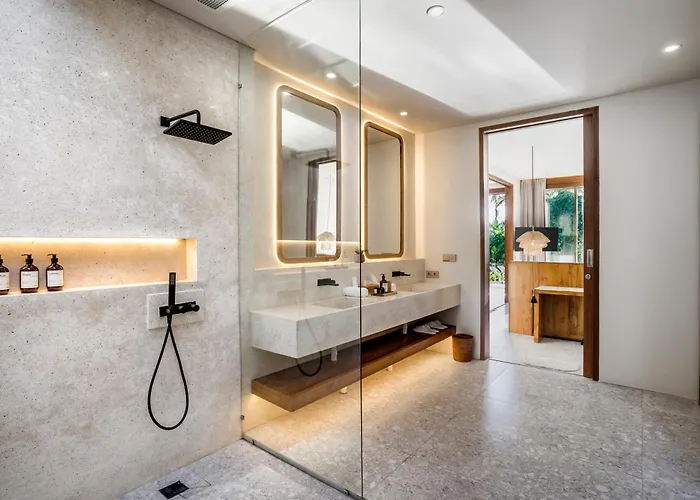 Avirodha 1br Private With Pool
